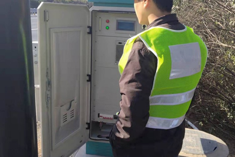 远距离供电设备检修现场